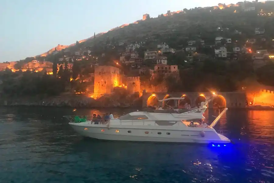 Alanya Yacht Rental 20m Ferretti 620